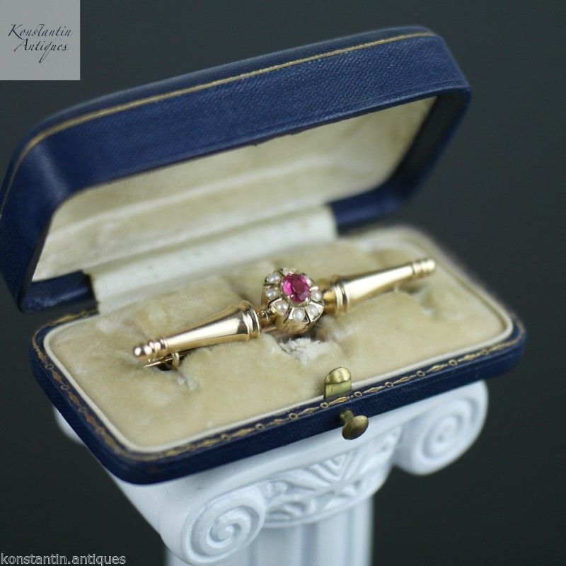 Antike kaiserlich-russische Brosche aus 56 Gold mit Rubin und Perlen aus dem Jahr 1909 – Au Diamant du cap