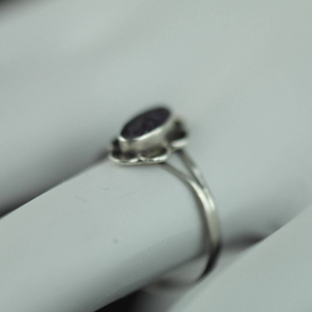 Vintage sterling silver ring with Amethyst flower ornament
