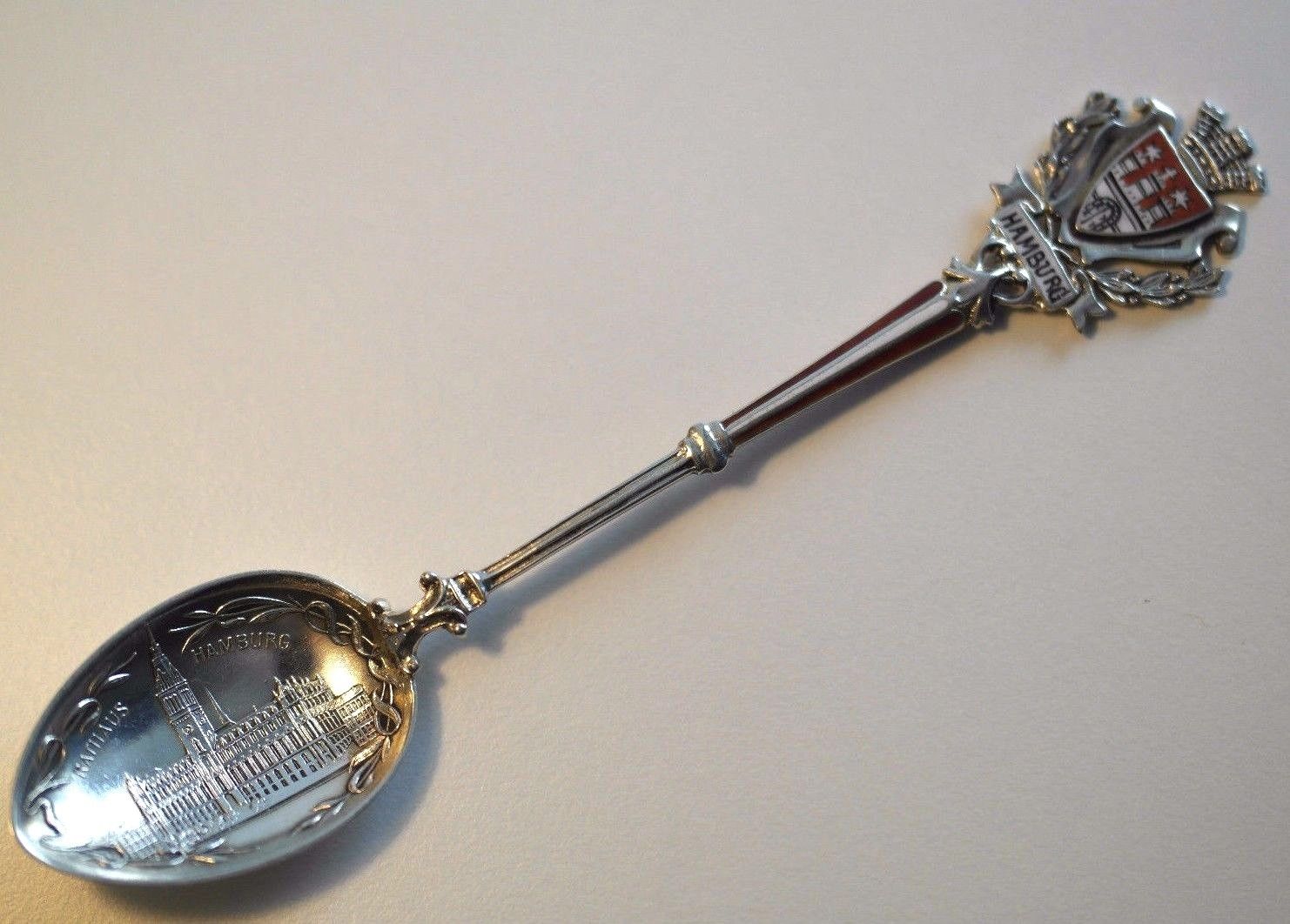 Cuchara de plata maciza esmaltada alemana Rathaus Hamburgo escudo de armas 800 cruz