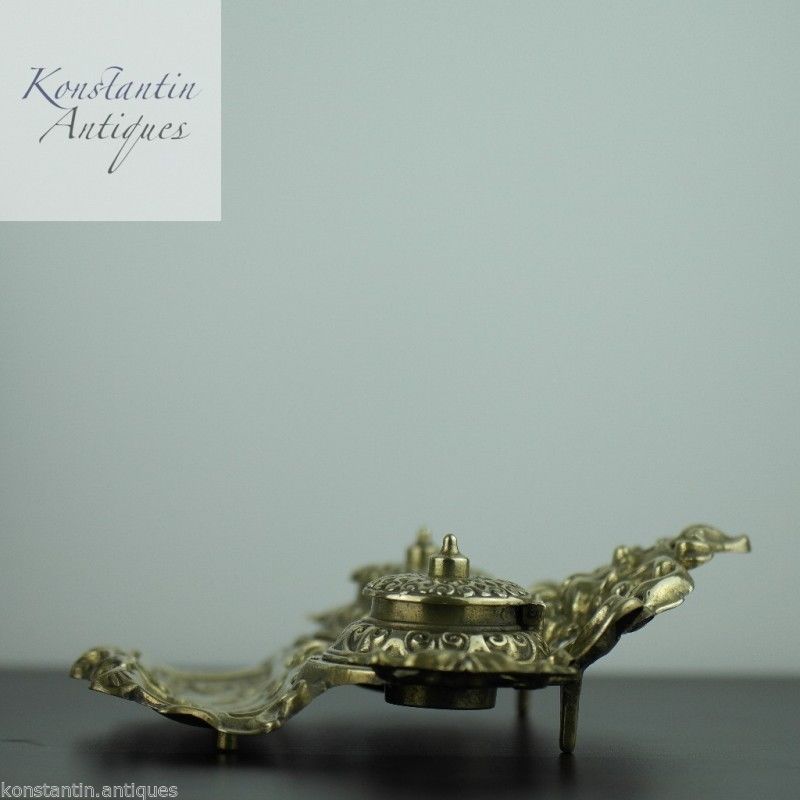 Antikes Doppeltintenfass aus massivem Messing mit Ornamenten aus dem britischen Empire