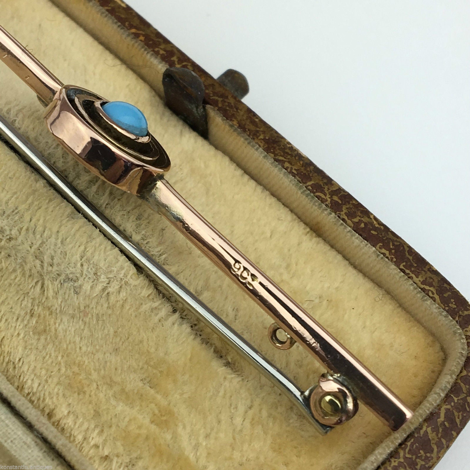 Antique 9ct gold pin bar brooch with turquoise eye from British Empire