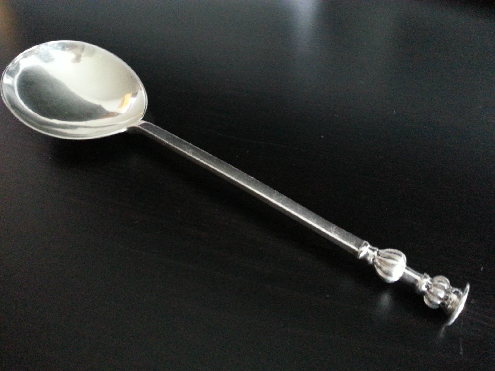 Antique 1932 sterling silver spoon from William Fearn London