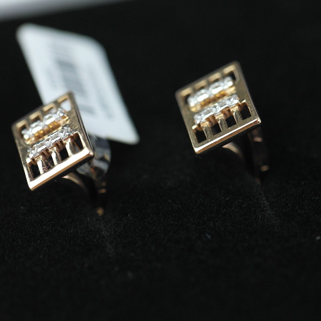 Gemelos clásicos de oro de 14k con 12 circonitas cúbicas 