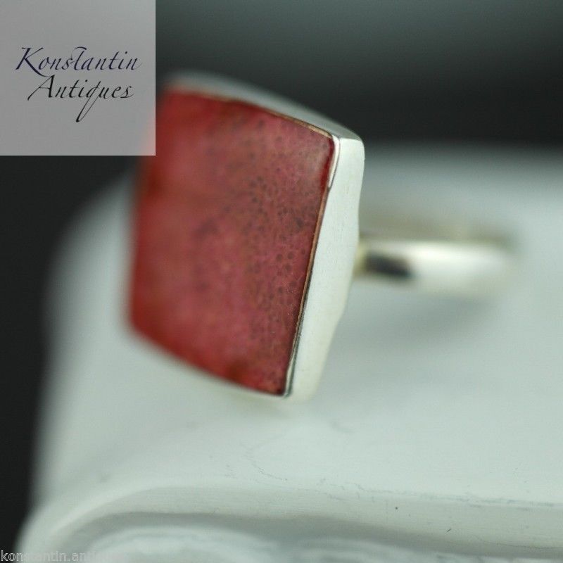 Anillo vintage de plata de primera ley con coral rojo cuadrado
