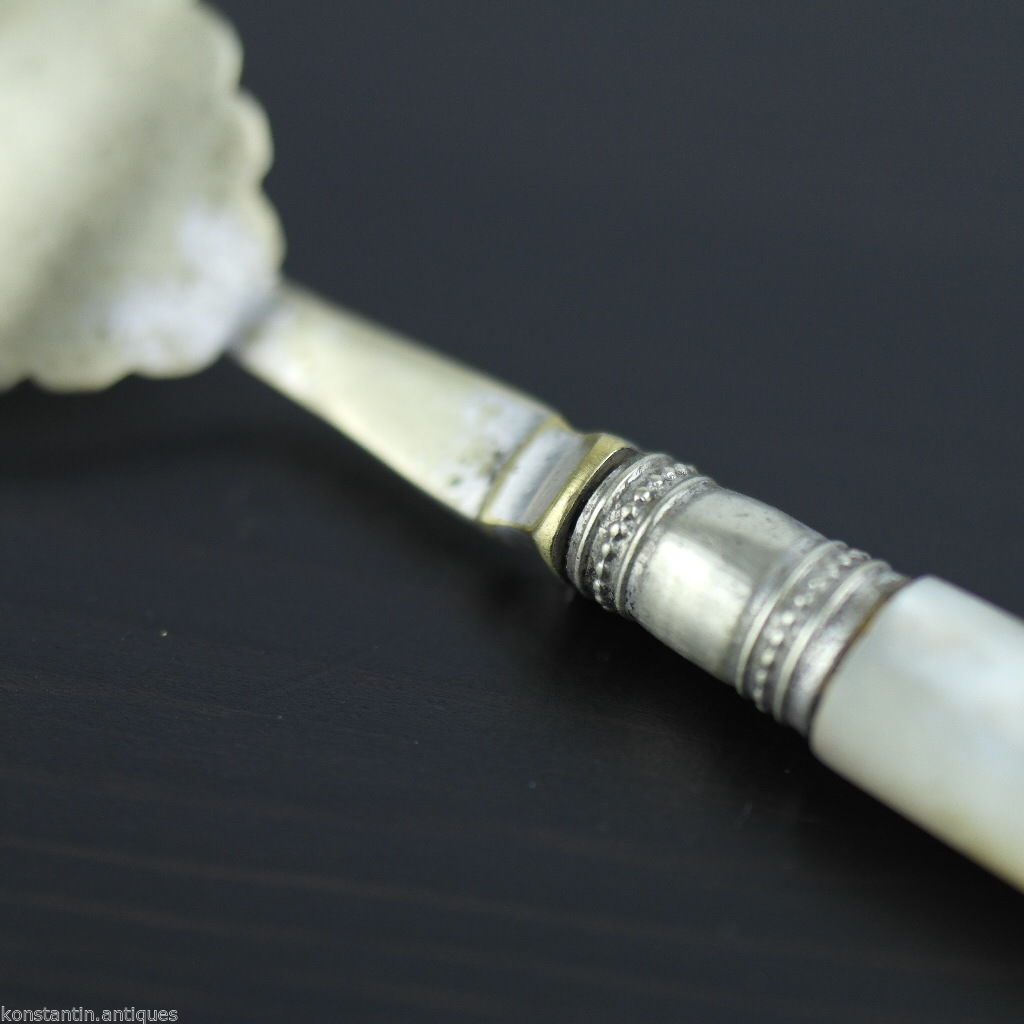 Tenedor de pescado de mesa antiguo con mango de nácar Sheffield plateado