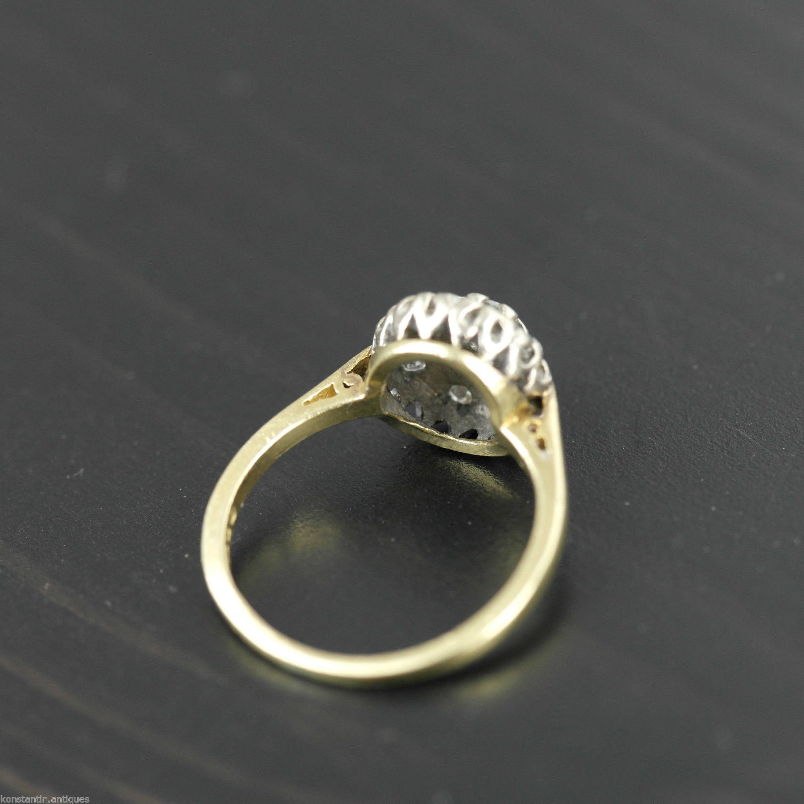 Vintage 18ct gold ring with brilliant cut diamonds cluster London