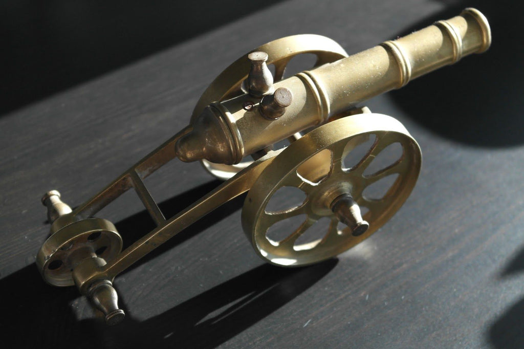 Vintage model Antique cannon brass statue British Empire with wheels