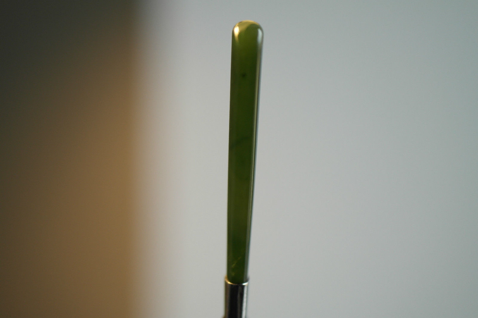 Antike 1924-Gabel aus massivem Silber mit Nephrit-Steingriff und britischer Jade