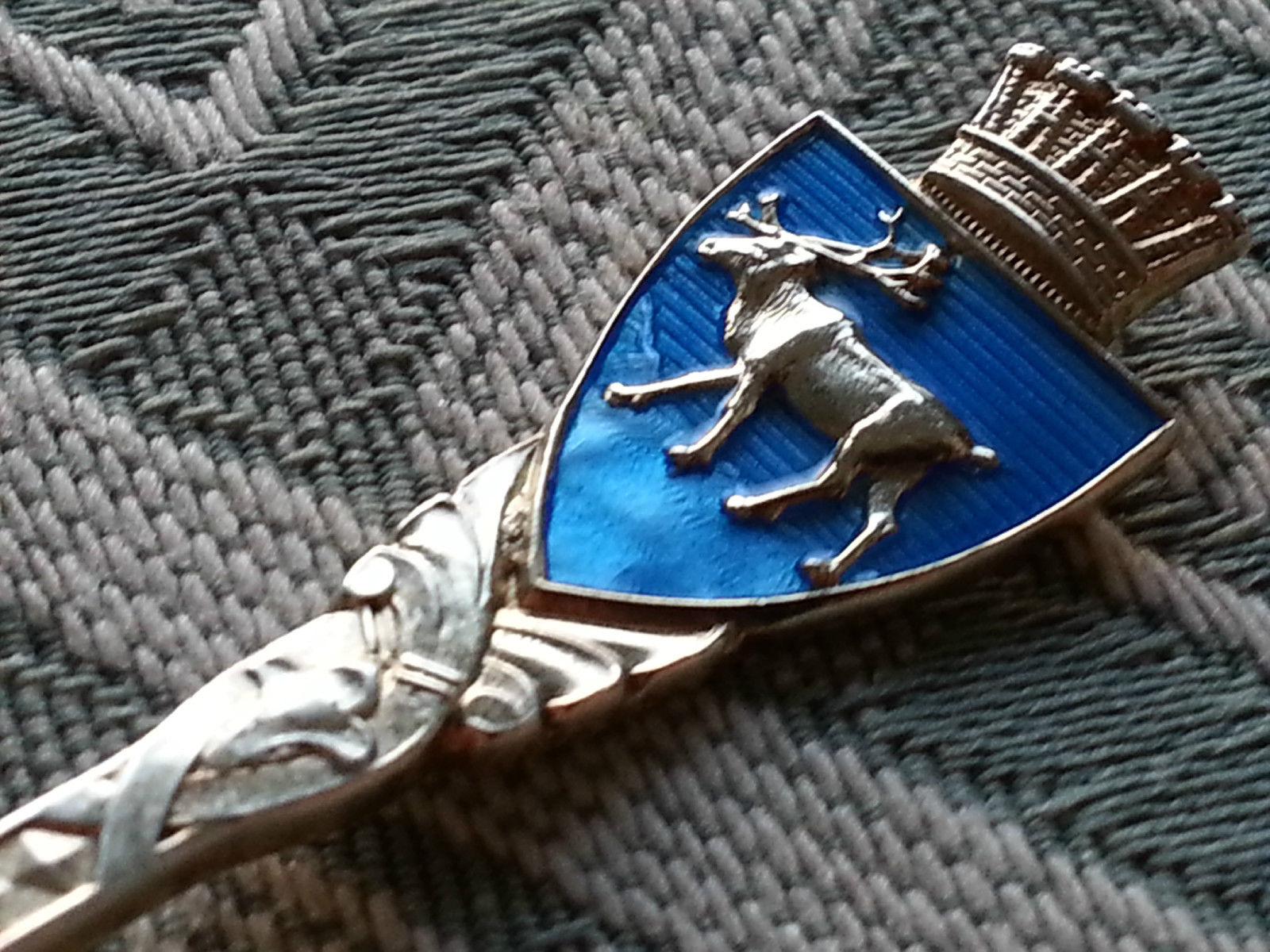 Cuchara de plata de ley chapada en oro con esmalte antiguo Noruega TROMSO HOLMSEN 925S