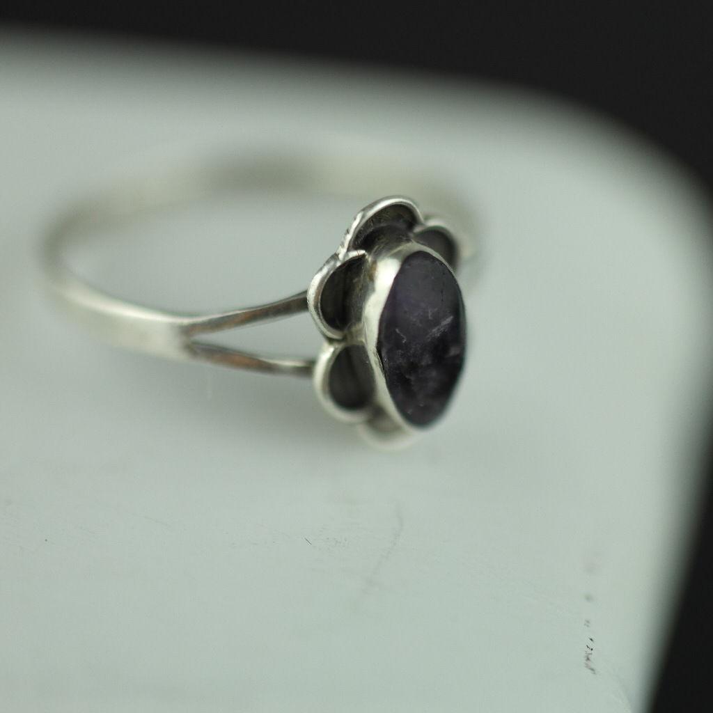 Vintage sterling silver ring with Amethyst flower ornament