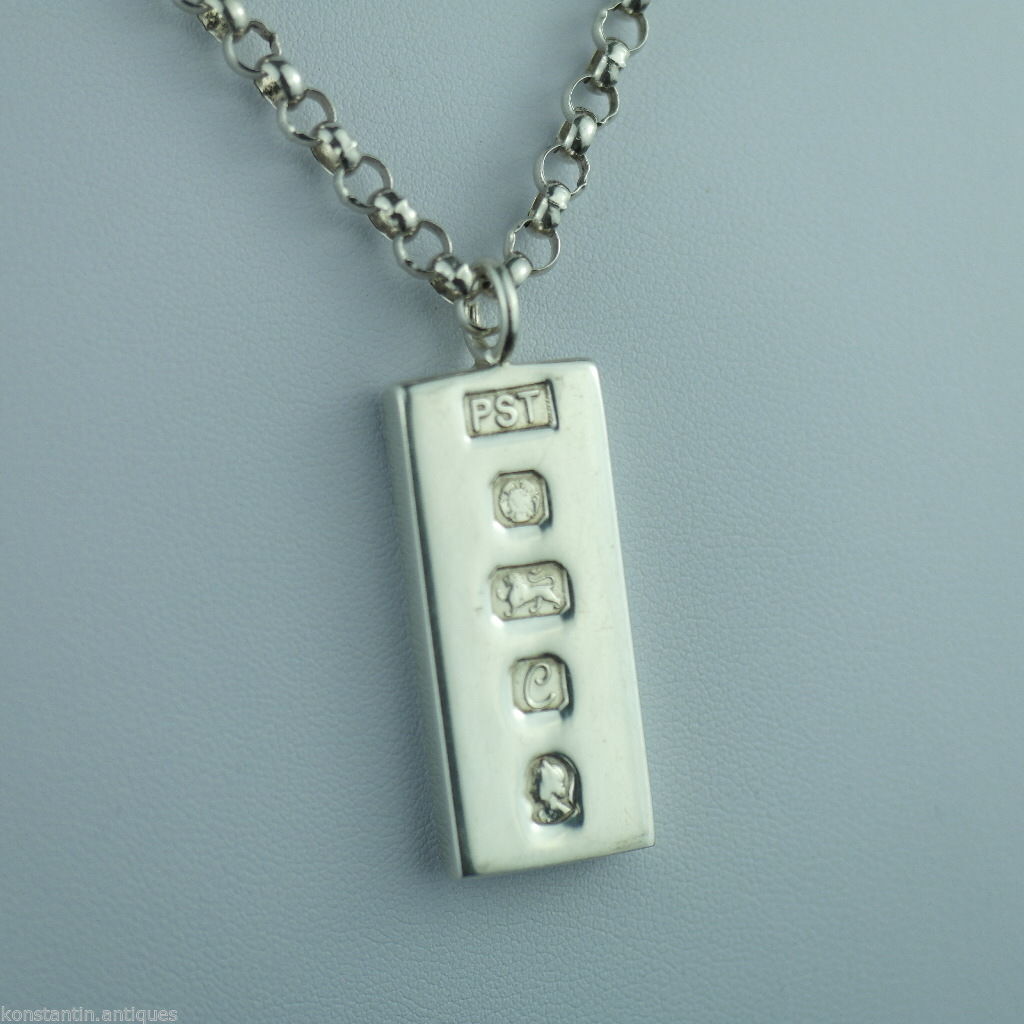 Colgante de barra de plata de ley vintage de 1977 en cadena Sheffield Inglaterra