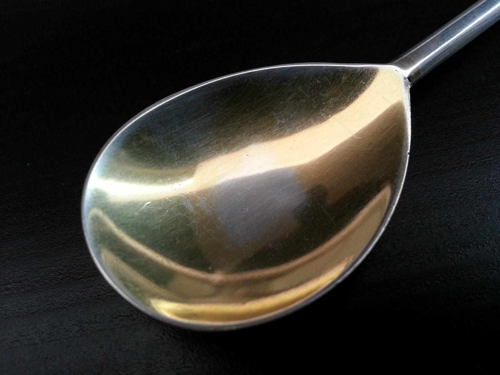 Cuchara antigua de plata maciza chapada en oro de 1928 de Thomas Bradbury Sheffield