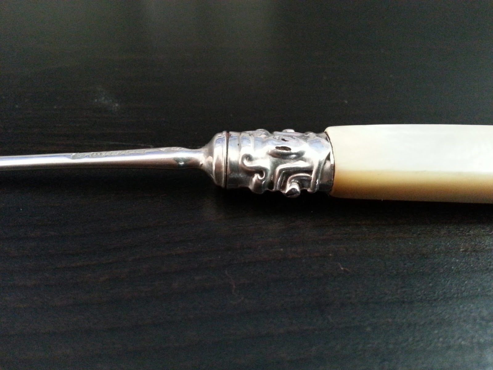 Antike Tafelgabel aus Sterlingsilber aus dem Jahr 1853, Perlmutt-MOP-Griff, Sheffield