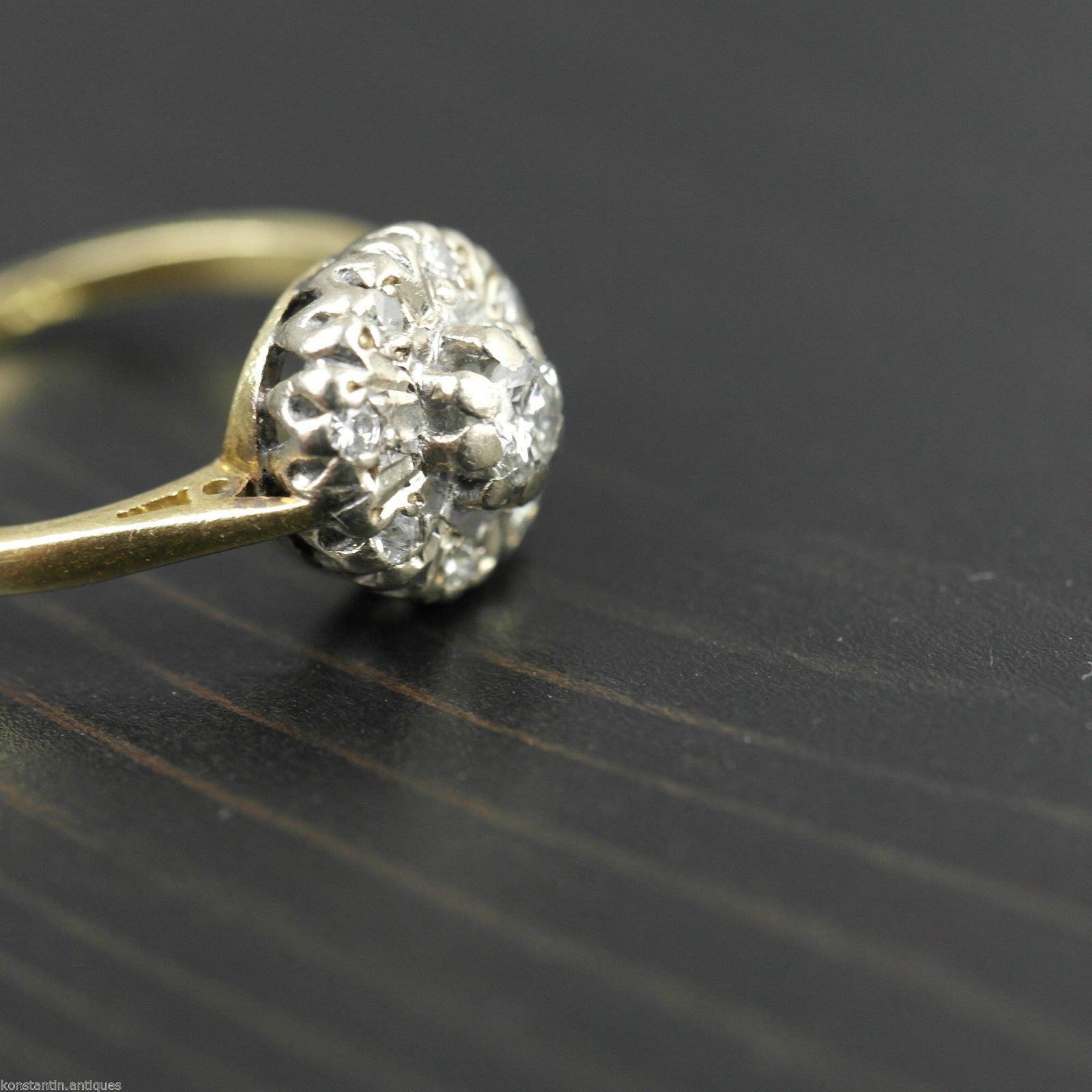 Vintage 18ct gold ring with brilliant cut diamonds cluster London