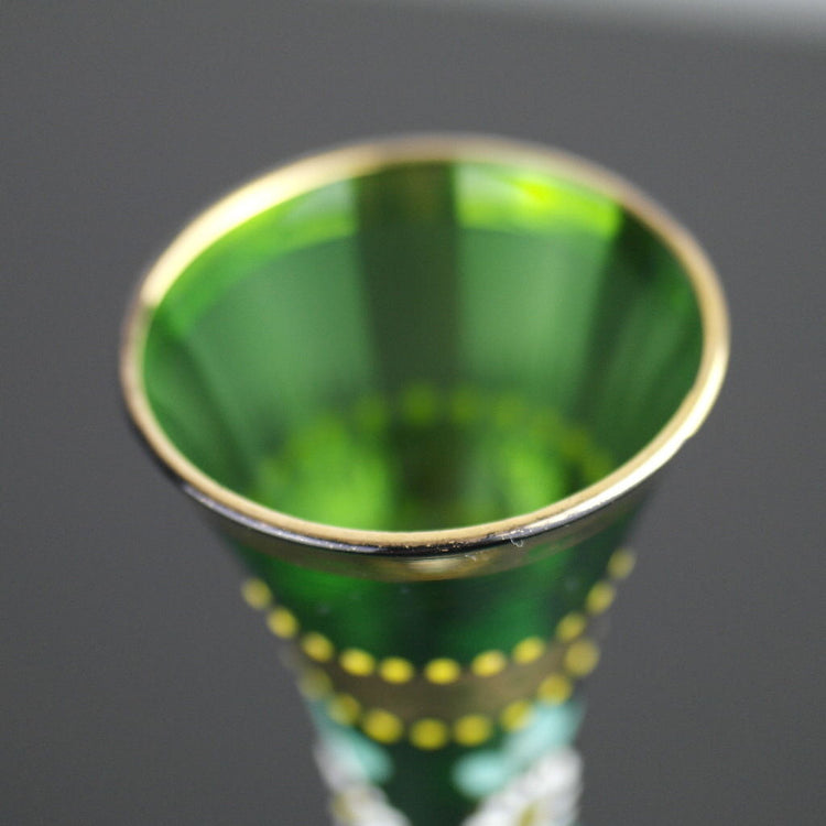 Jarrón antiguo de cristal verde dorado estilo bohemio.