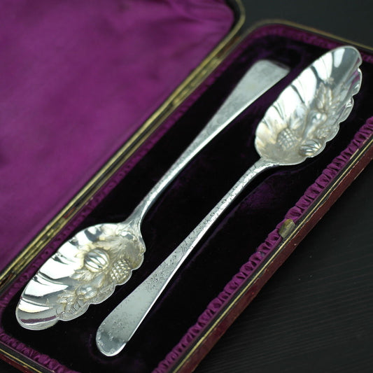 Antiguo par de cucharas de frutas de plata de ley de 1797 Imperio Británico de la época georgiana de Londres