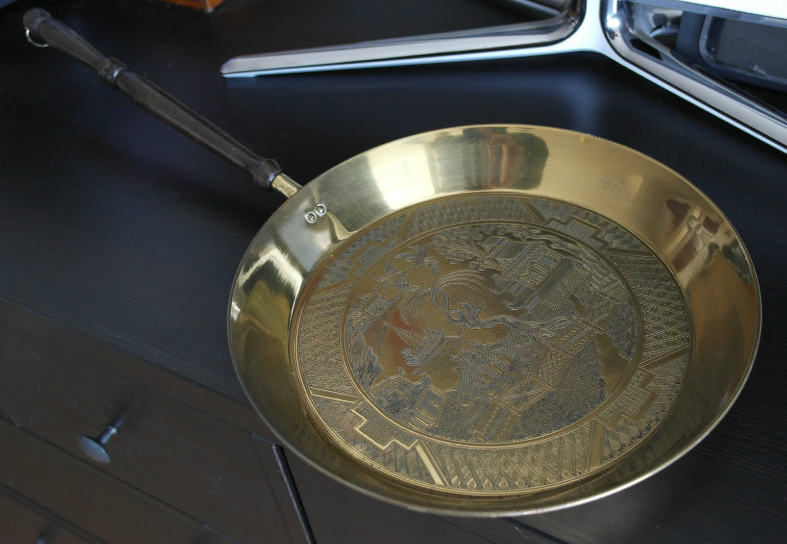 Vintage Asian China / Japan motive ornamented pan wall décor great gift