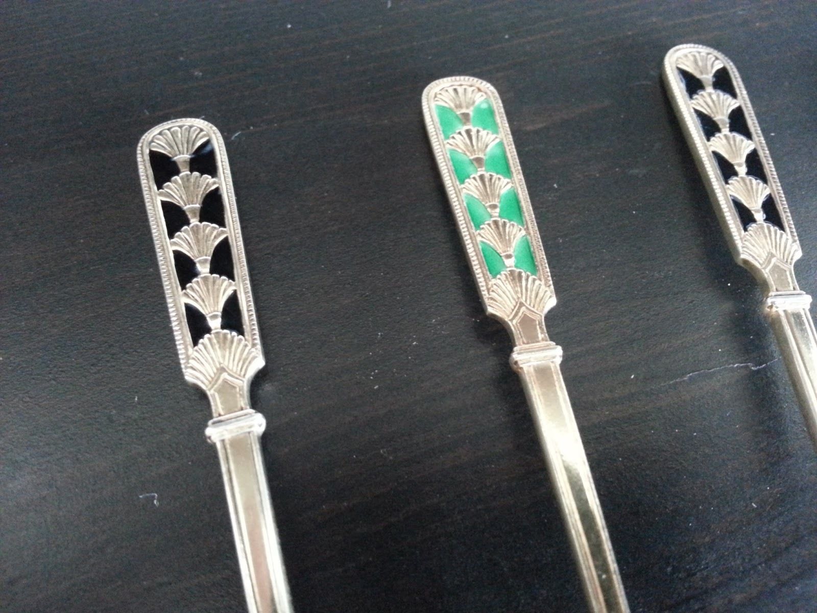 Conjunto antiguo de seis cucharas de té de esmalte dorado de plata maciza David Andersen Noruega