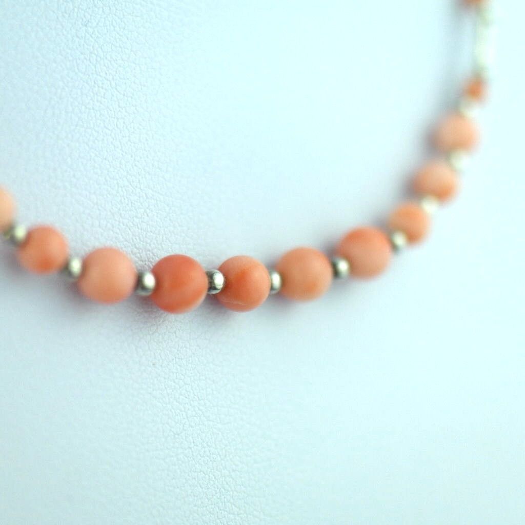 Collar vintage de cuentas de plata de primera ley y coral rosa