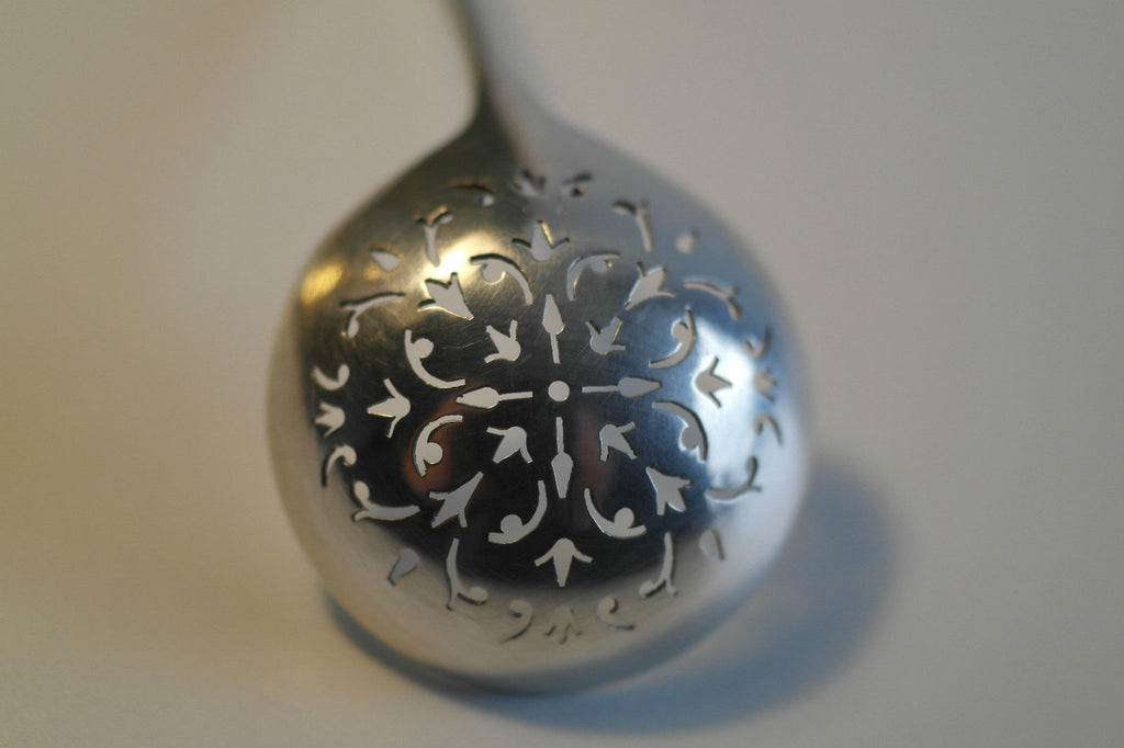 Antique 1892 solid silver tea strainer sugar sifter London lion