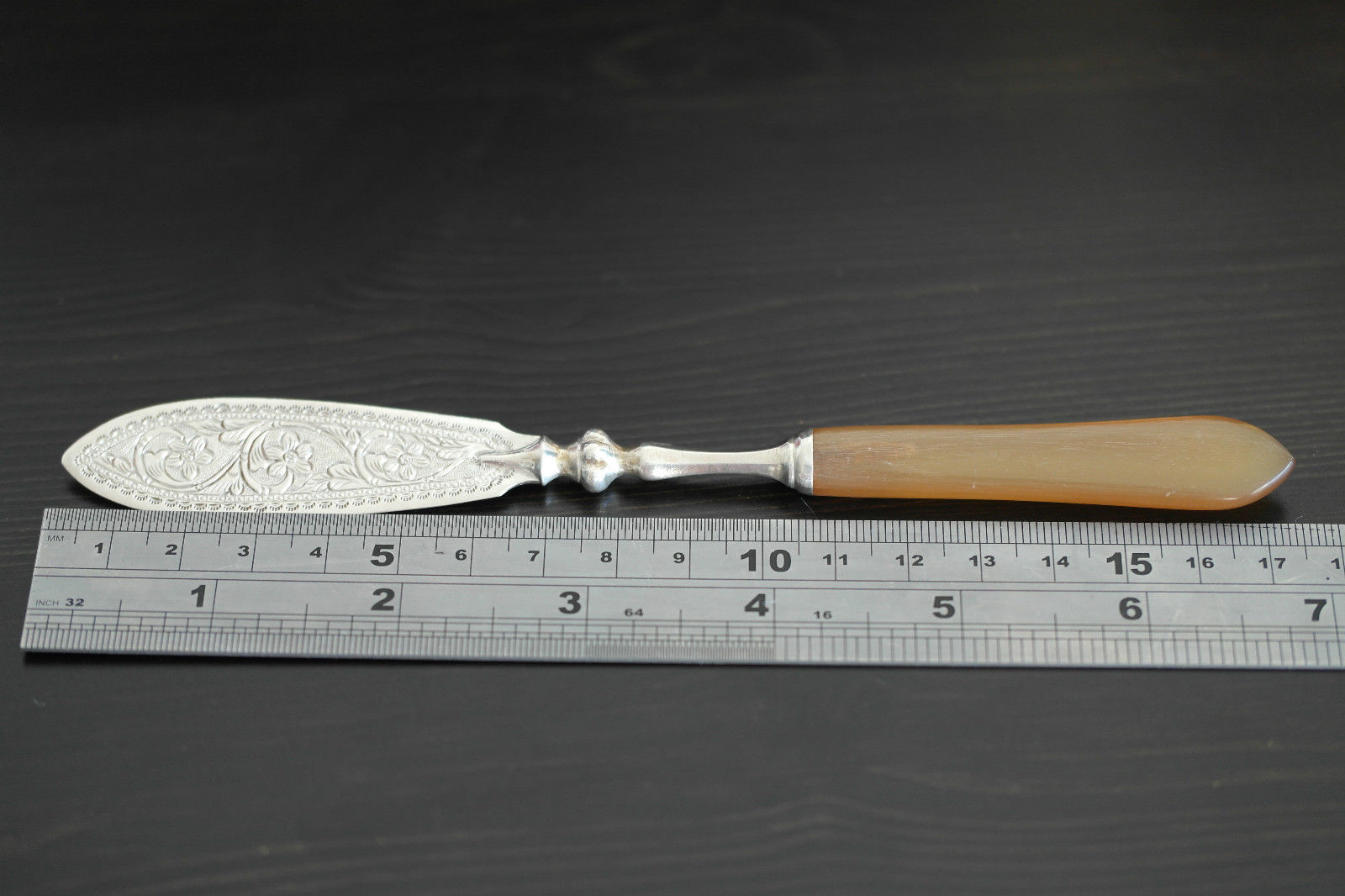 Pasador de páginas antiguo de plata maciza de Oriente Medio