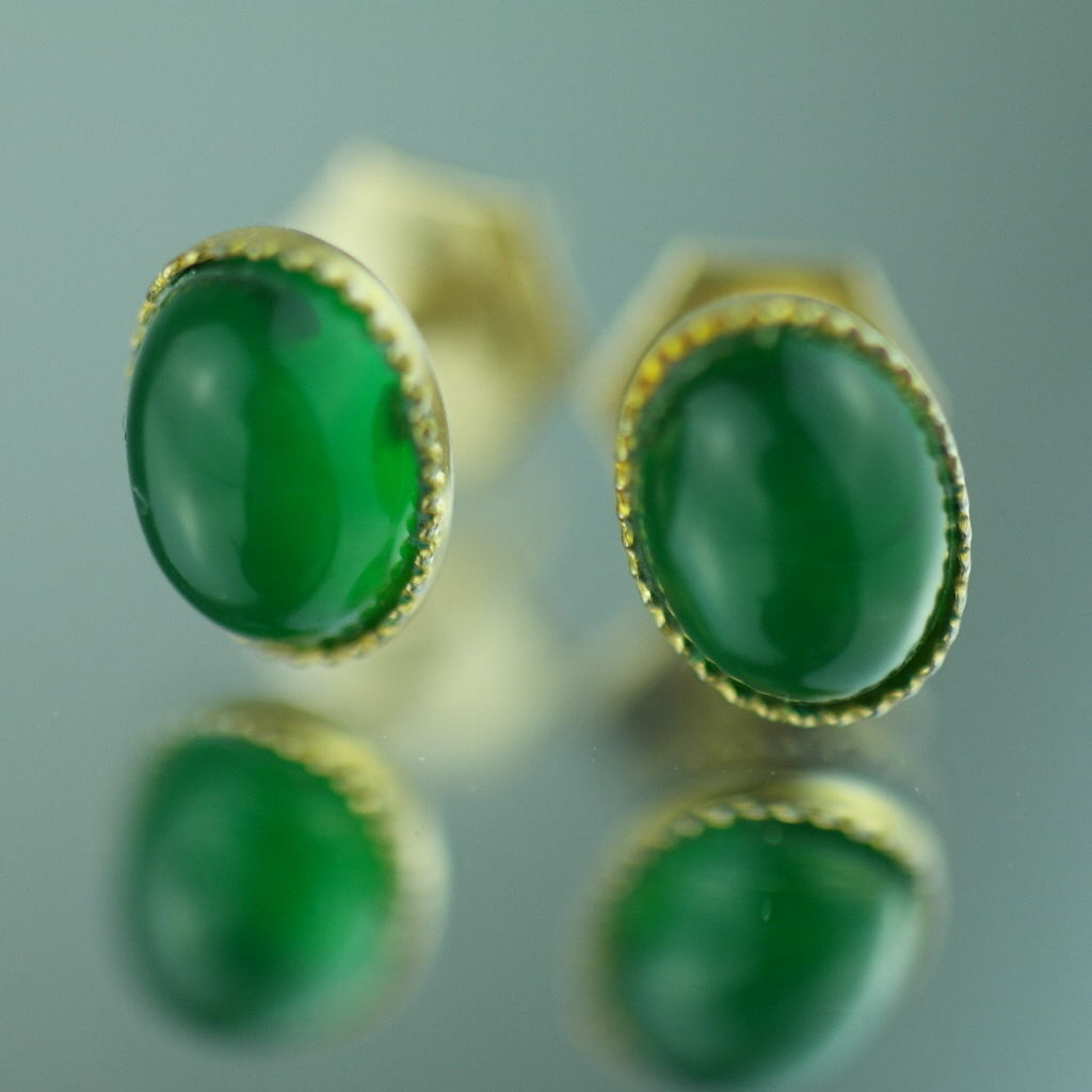 Antike Ohrringe aus 9-karätigem Gold aus Birmingham aus dem Jahr 1906 mit grünem Jade-Cabochon 