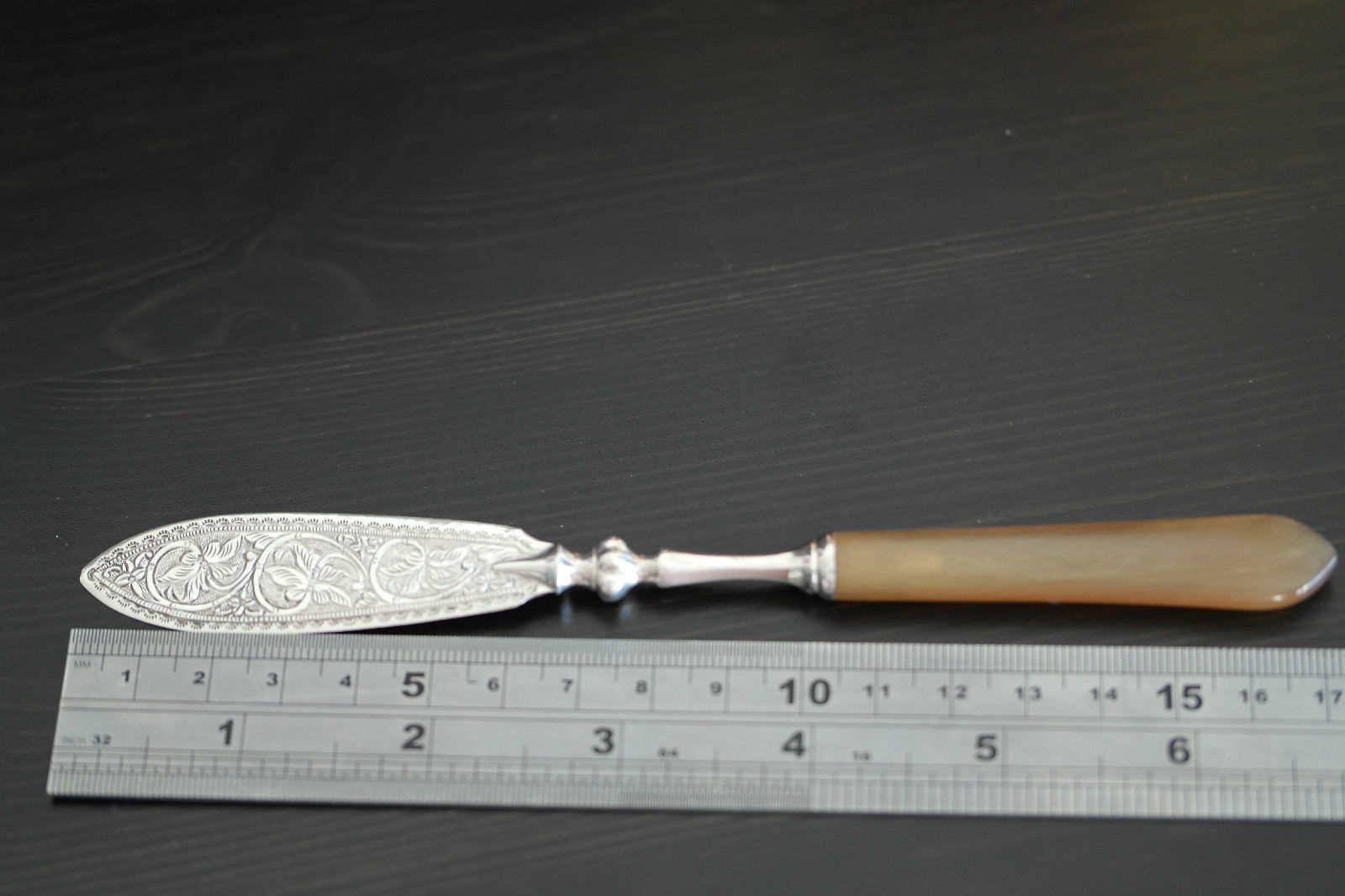 Pasador de páginas antiguo de plata maciza de Oriente Medio