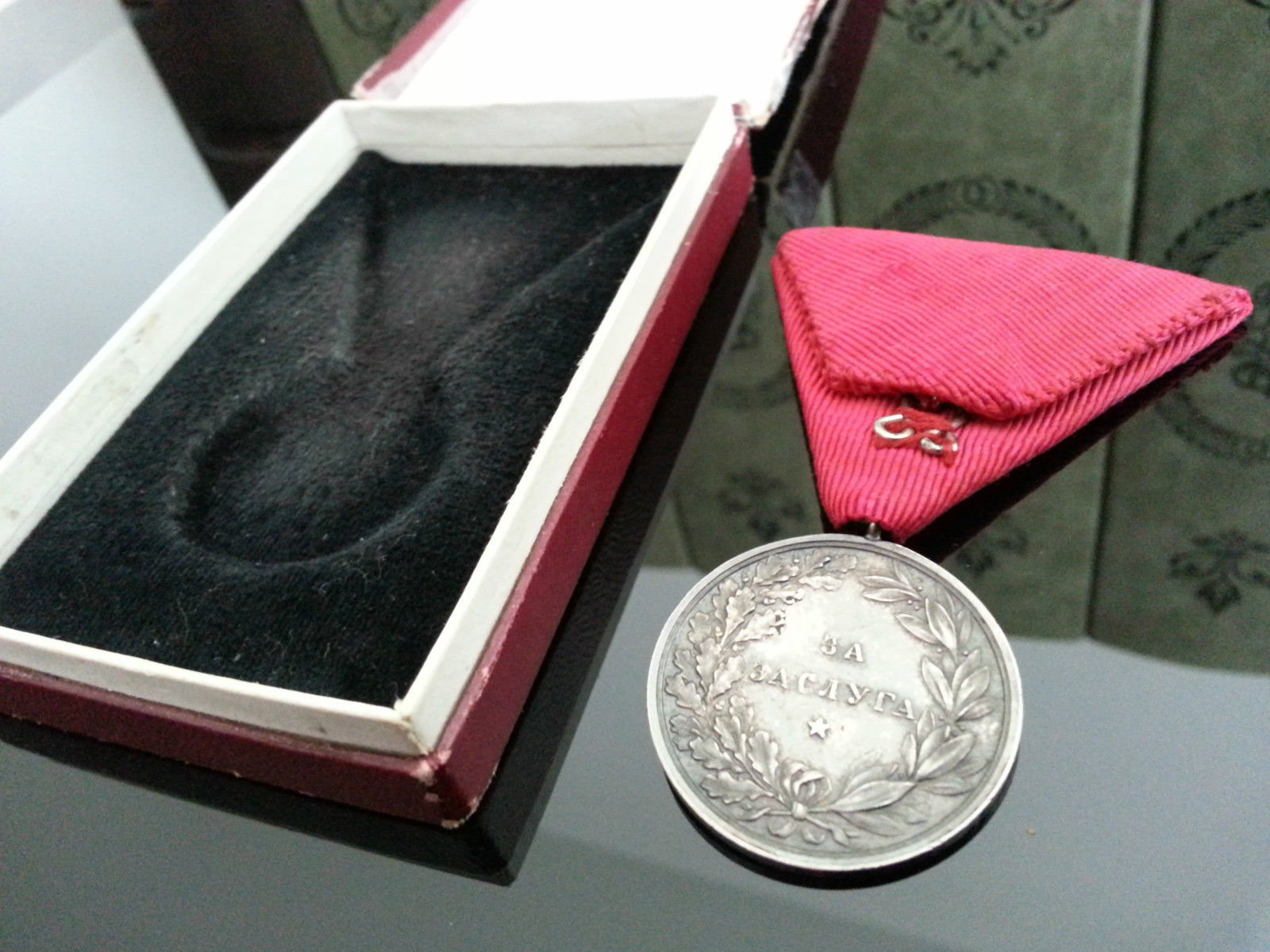 Medalla de plata maciza de la Segunda Guerra Mundial al mérito Boris III de Bulgaria cinta de caja original