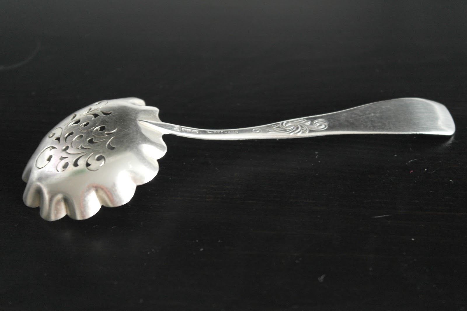 Cuchara tamiz de polvo antigua de plata de ley Bechard