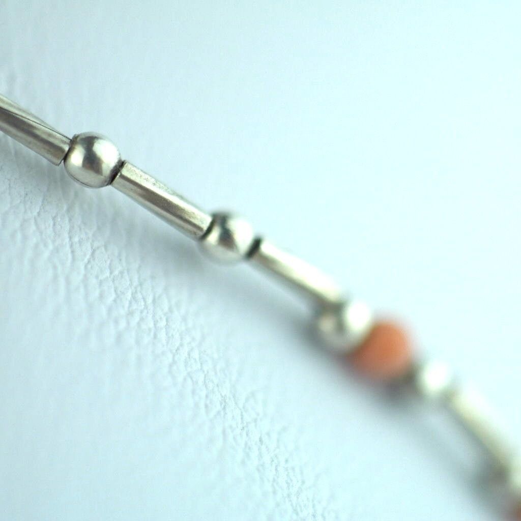 Vintage-Halskette aus Sterlingsilber und rosa Korallenperlen
