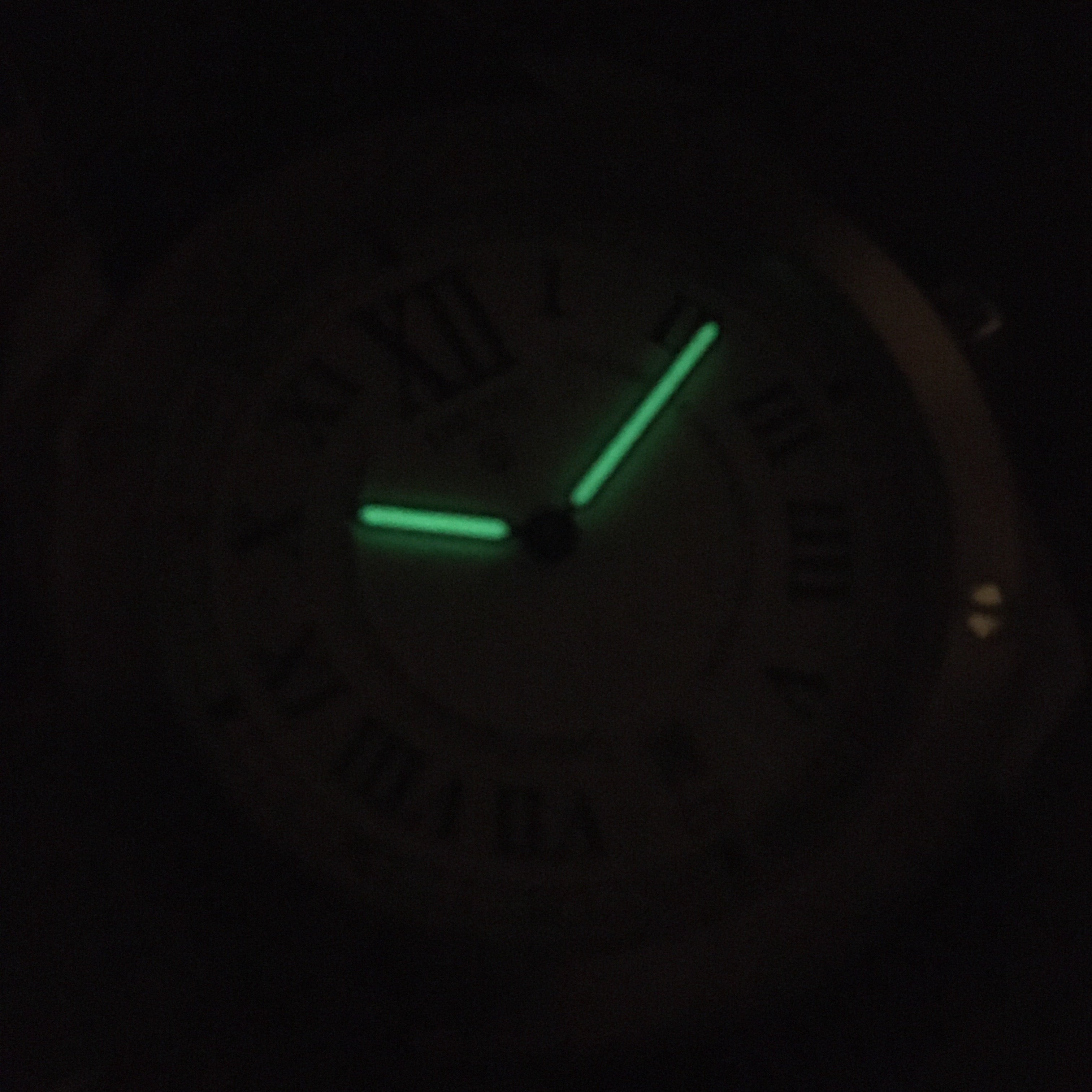 DWISS Limited Edition Swiss quartz white dial wristwatch 40mm