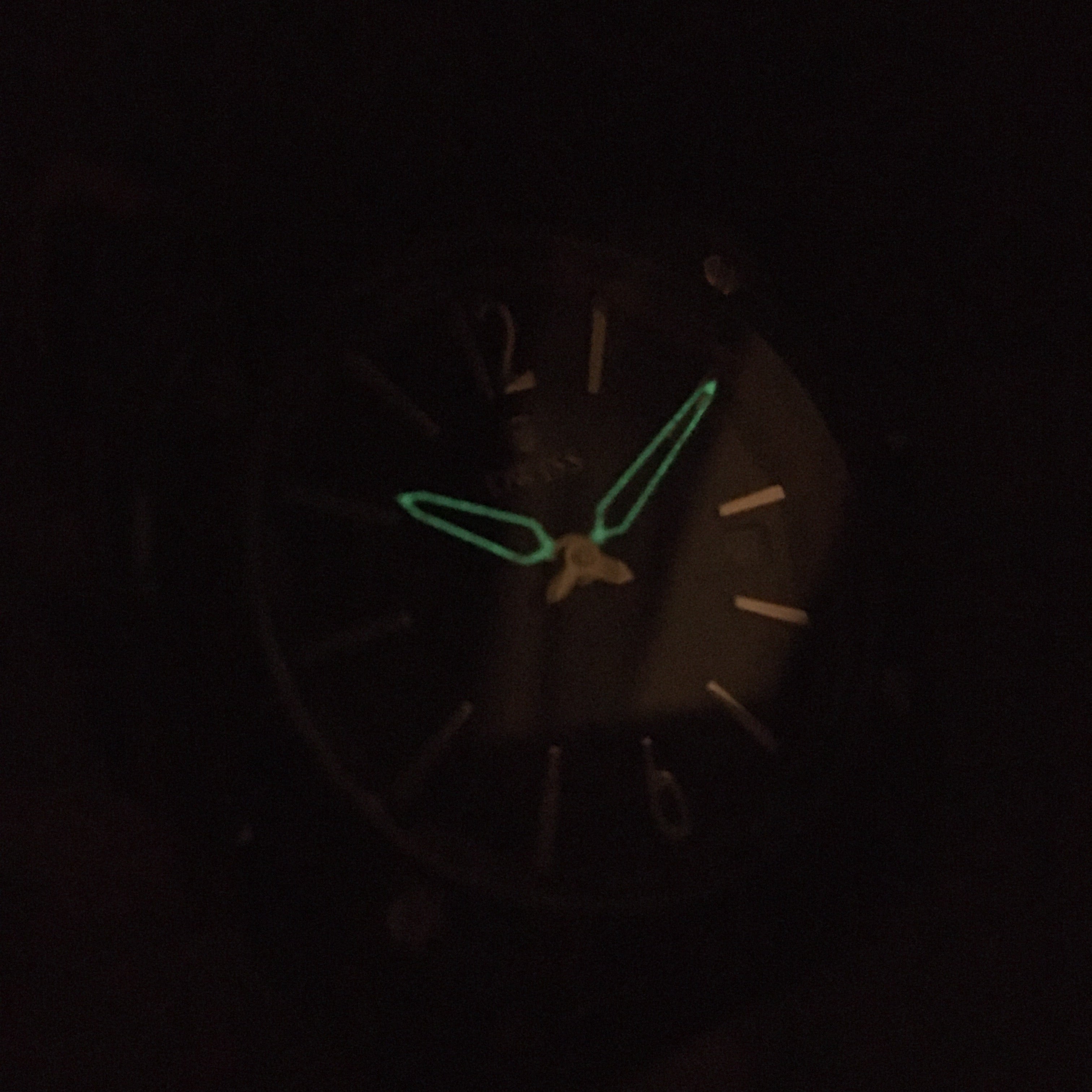 DWISS Limited Edition Swiss quartz black dial wristwatch with strap