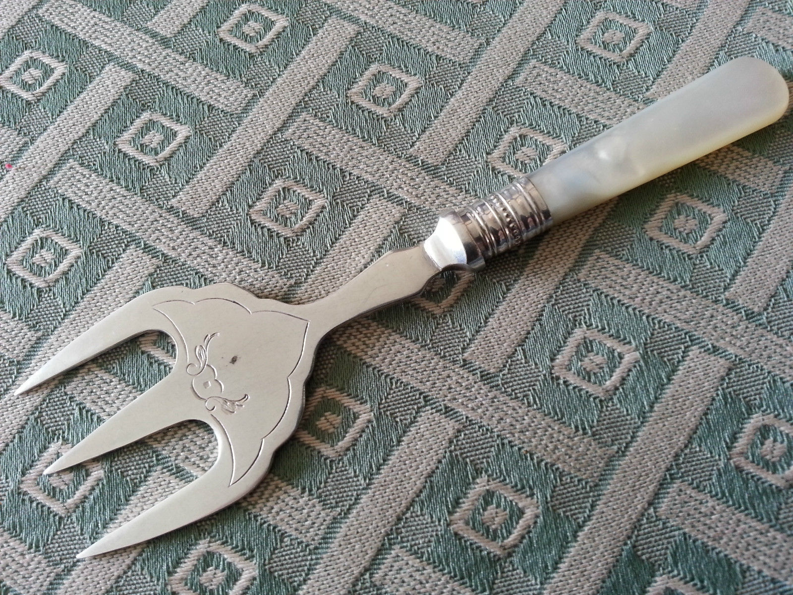 Antike versilberte Fischgabel mit Perlmutt-MOP-Griff