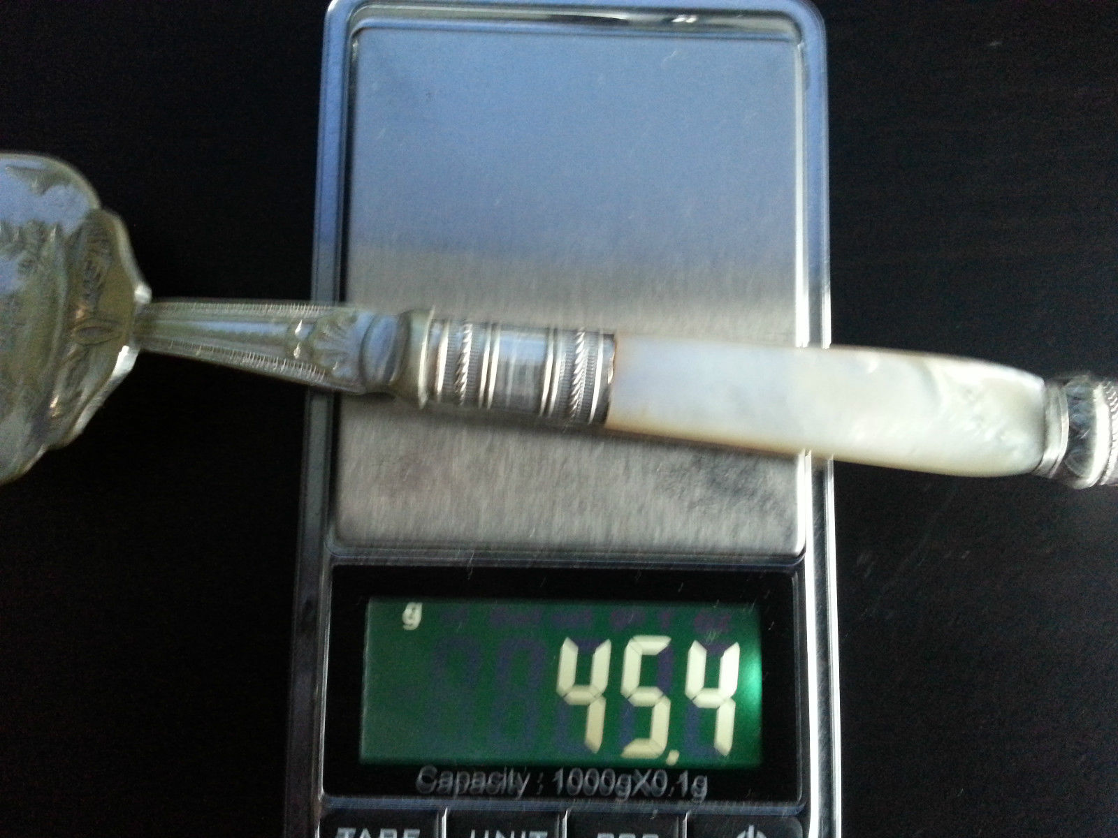 Antike versilberte, verzierte Fischgabel mit Perlmuttgriff, MOP Perlmutt