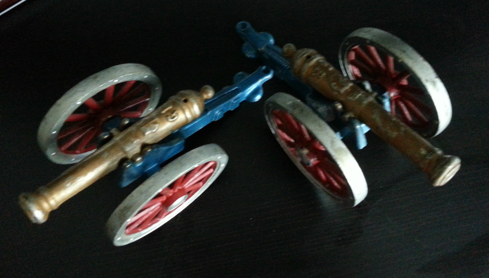 Vintage zwei Modelle antike Kanonenstatuen George Rex British Empire