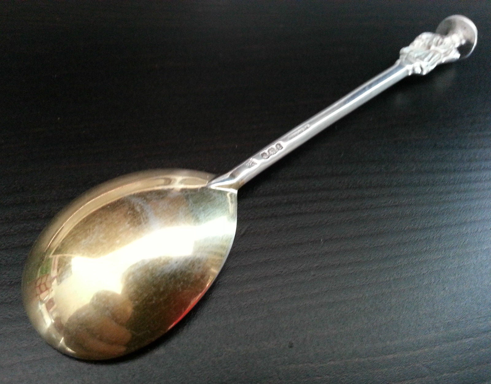 Cuchara antigua de plata maciza chapada en oro de 1928 de Thomas Bradbury Sheffield