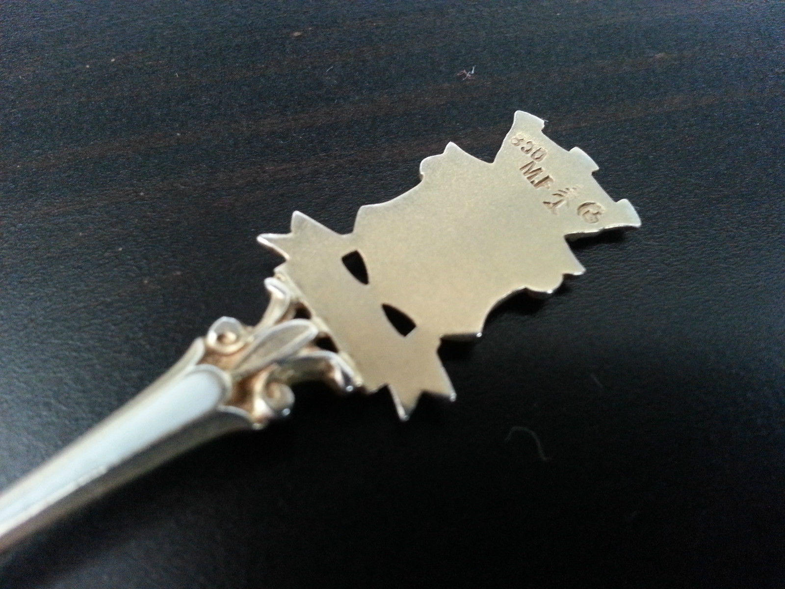 Antiker emaillierter Löffel aus vergoldetem Sterlingsilber, Brüssel, Belgien 800