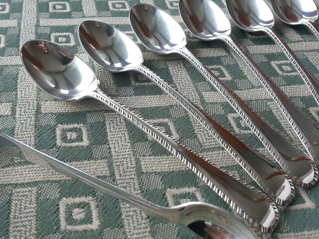 Antiguo juego de cucharas y pinzas de plata de ley de 1897 James Deakin and Sons British Empire