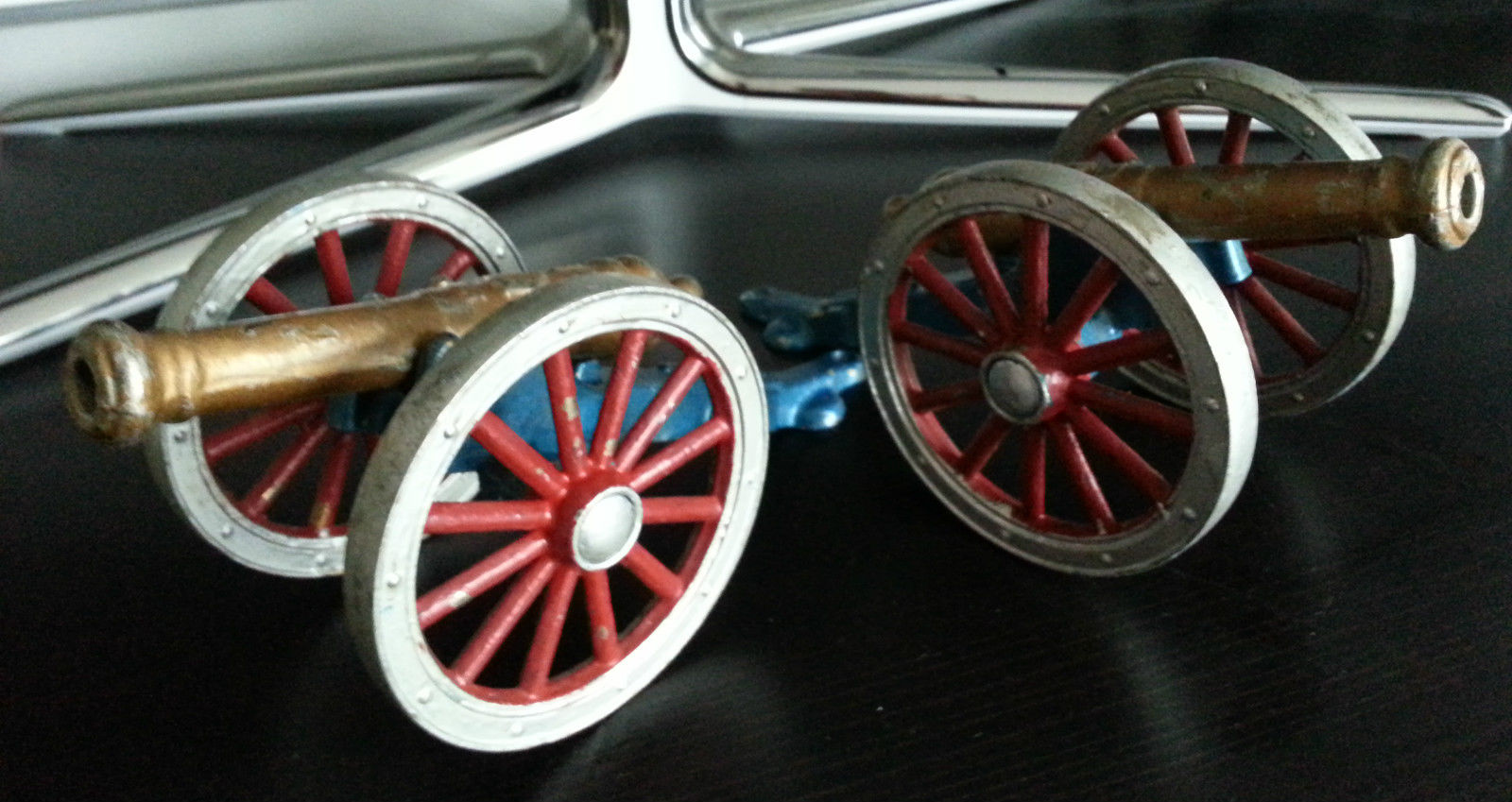 Vintage two models Antique cannons statues George Rex British Empire