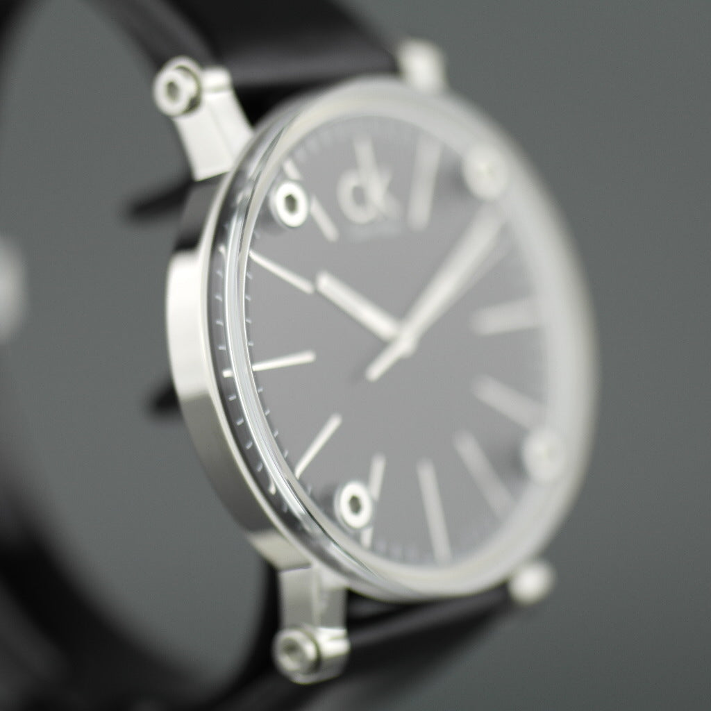 Calvin Klein Cogent Schweizer Herrenarmbanduhr mit schwarzem Zifferblatt und schwarzem Lederarmband 