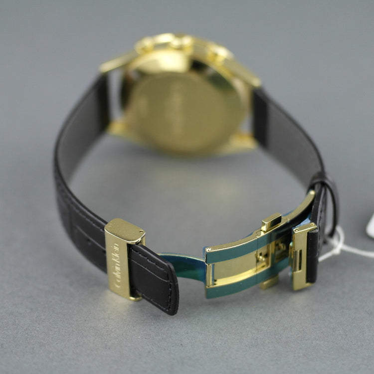Vergoldete Chronographen-Armbanduhr von Calvin Klein mit schwarzem Lederarmband