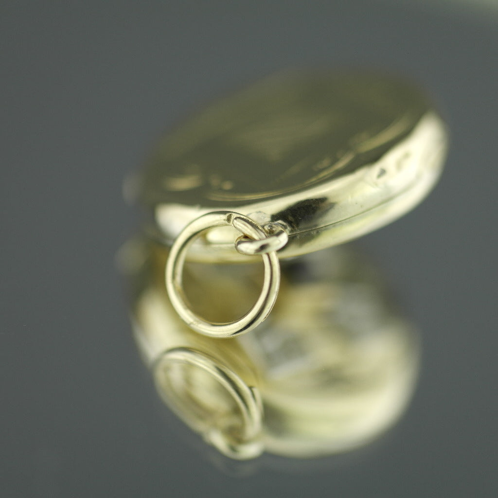 Antiker 56-Gold-Anhänger mit Medaillon, Pyramidensaphir und 12 Diamanten des Russischen Reiches