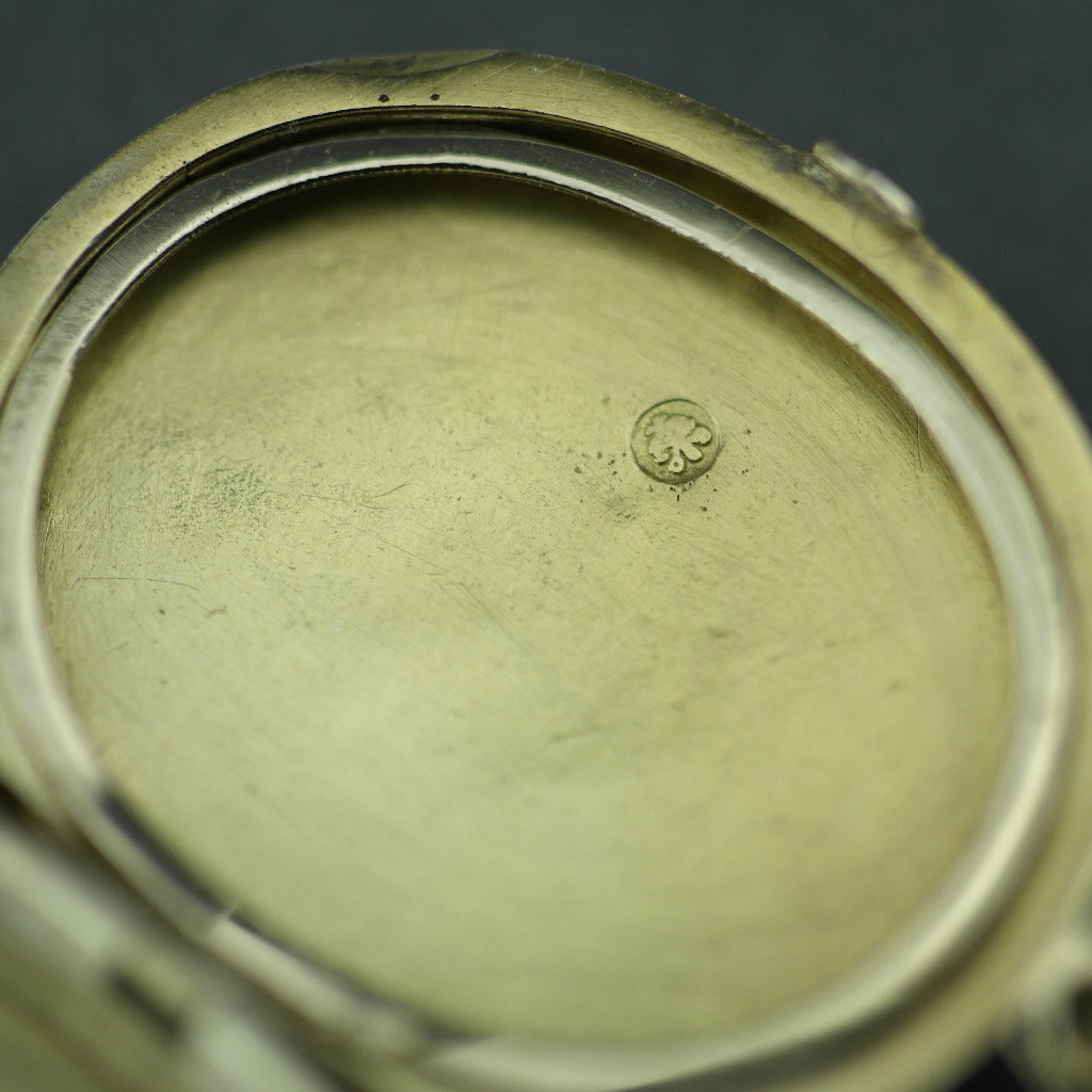 Antiker 56-Gold-Anhänger mit Medaillon, Pyramidensaphir und 12 Diamanten des Russischen Reiches