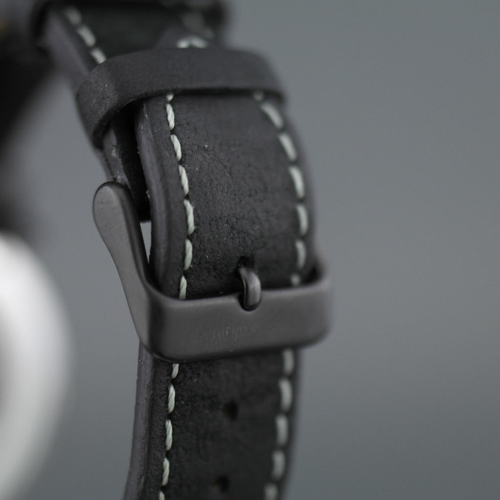 Constantin Weisz Automatik-Armbanduhr im Militärstil mit Datum und Lederarmband