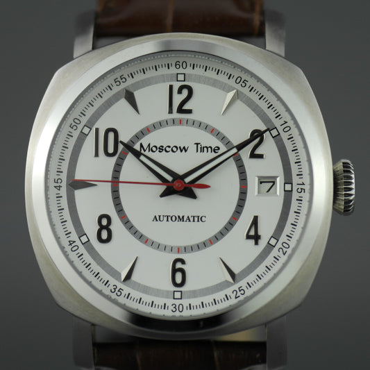 Automatische Armbanduhr „Moscow Time“ mit 27 Steinen, weißem Zifferblatt und braunem Armband