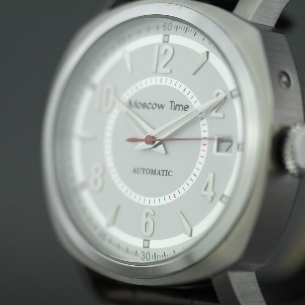 Moscow Time 27 jewels Automatic wrist watch with white dial and brown strap