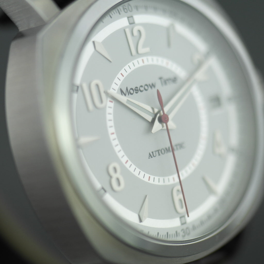 Moscow Time 27 jewels Automatic wrist watch with white dial and brown strap