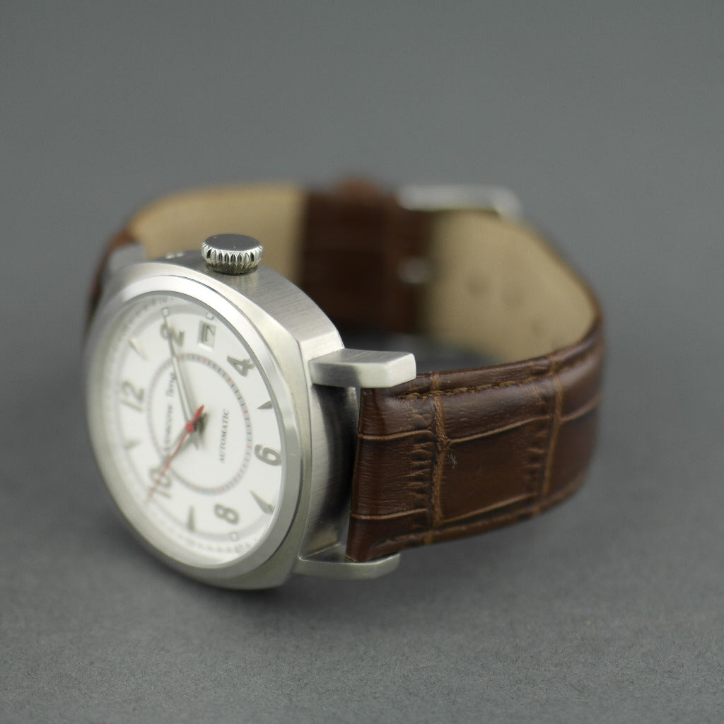 Hora de Moscú 27 joyas Reloj de pulsera automático con esfera blanca y correa marrón