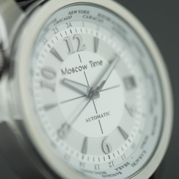 Moskauer Zeit, eine automatische Herrenarmbanduhr mit Weltzeituhr