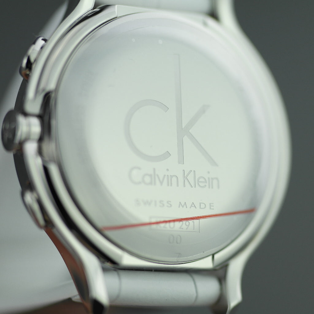 Calvin Klein – Kleine Chronographen-Armbanduhr mit weißem Lederarmband 
